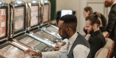 How Online Slots Use Bonus Mechanics to Add Variety